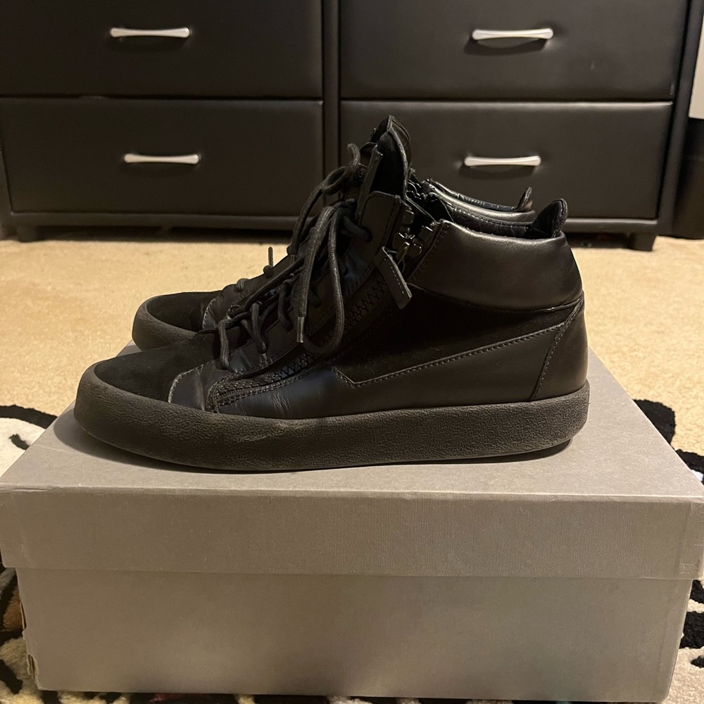 Giuseppe Zanotti, US MENS 9.5/EU MENS 43, triple black leather and suede - Picture 7 of 9